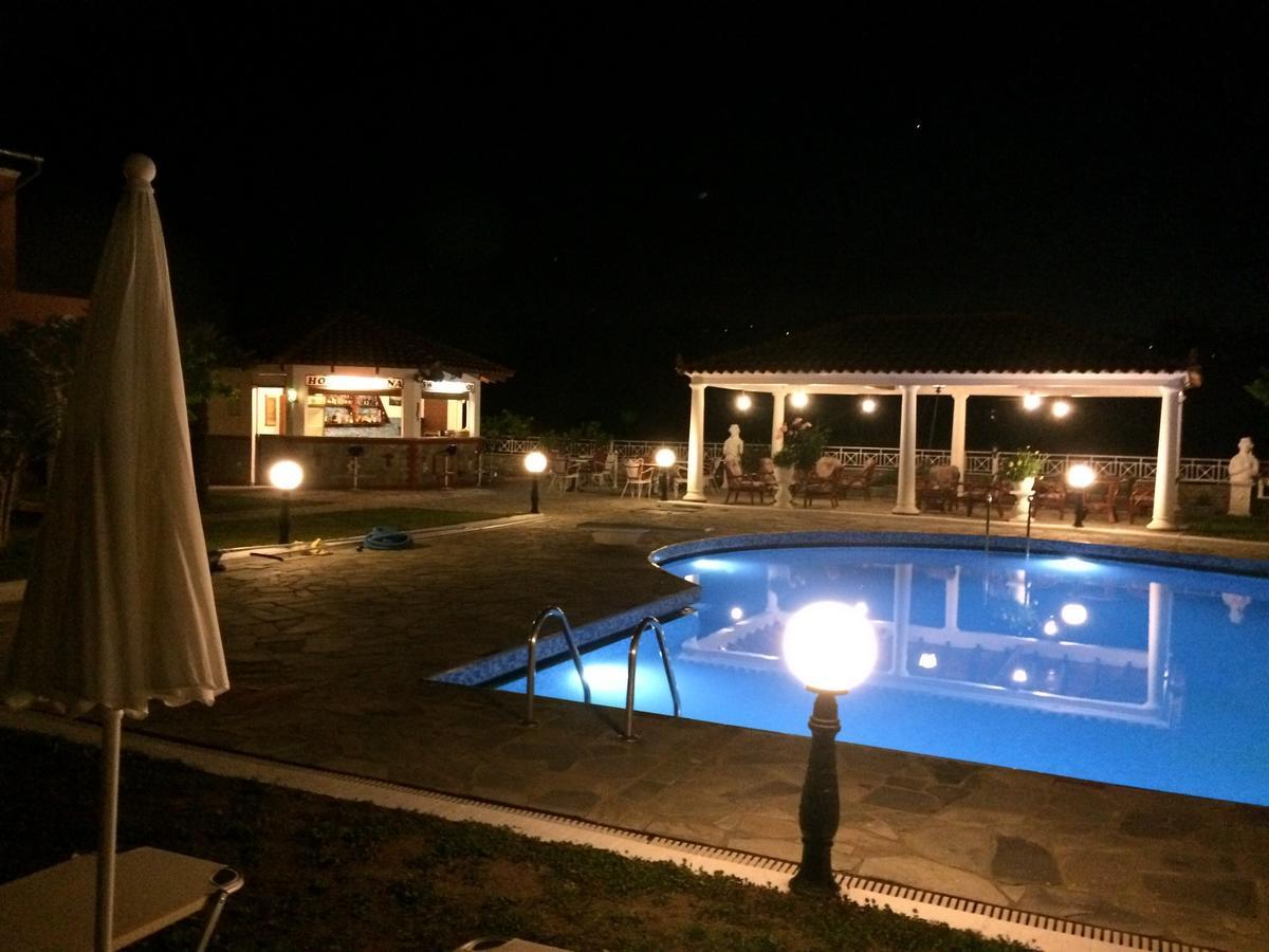 Regina Nina Hotel Vasilatika  ภายนอก รูปภาพ
