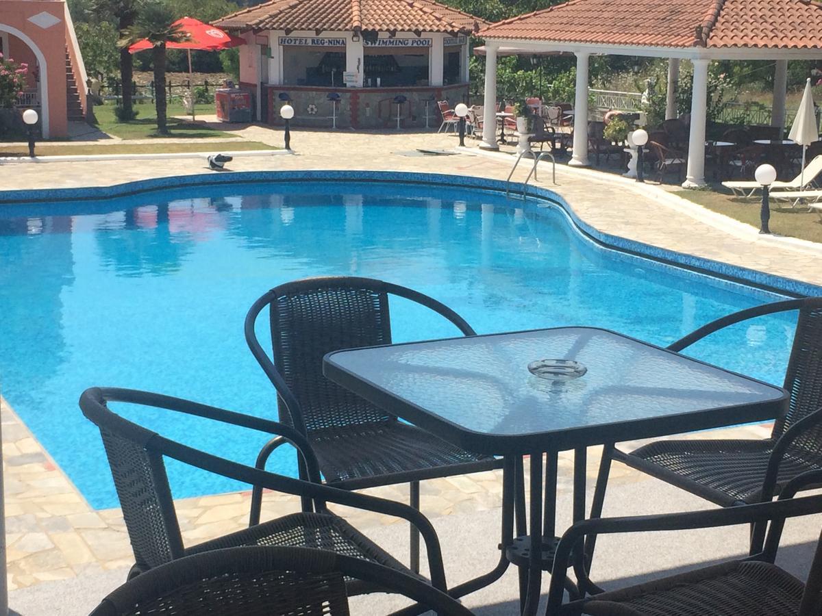 Regina Nina Hotel Vasilatika  ภายนอก รูปภาพ